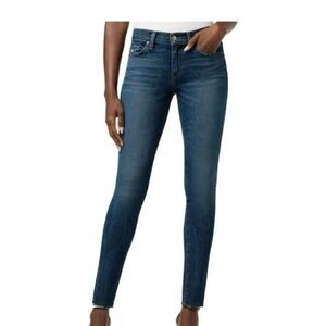 Hudson size 28 Krista Super Skinny woman’s jeans.